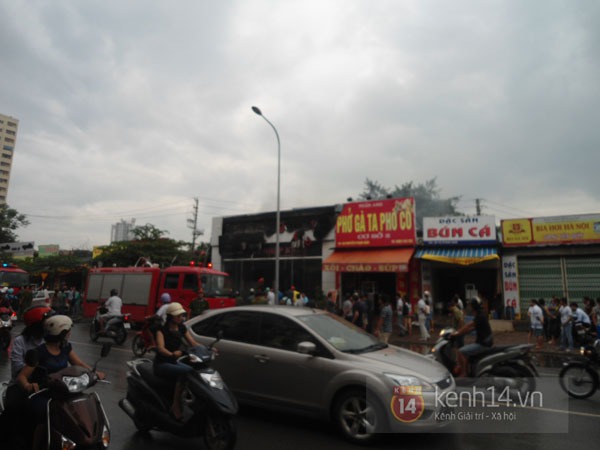 Showroom ô tô ở Hà Nội bốc cháy ngùn ngụt 5