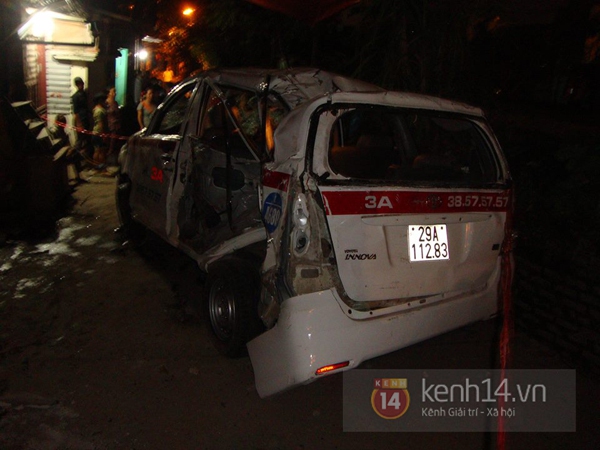 Hà Nội: Taxi bị tàu hỏa tông vào khi vượt, 9 người thương vong 1
