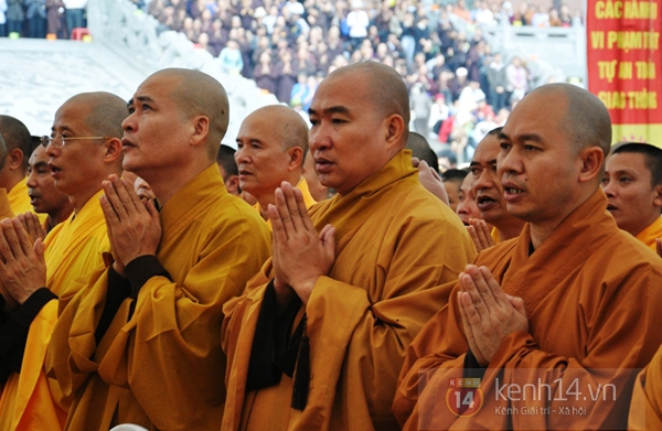 Hàng ngàn người cầu siêu cho nạn nhân tử vong vì tai nạn giao thông 2