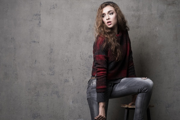 Th&ecirc;m gợi &yacute; cho street style ng&agrave;y gi&oacute; m&ugrave;a với sweater & sweatshirt  2
