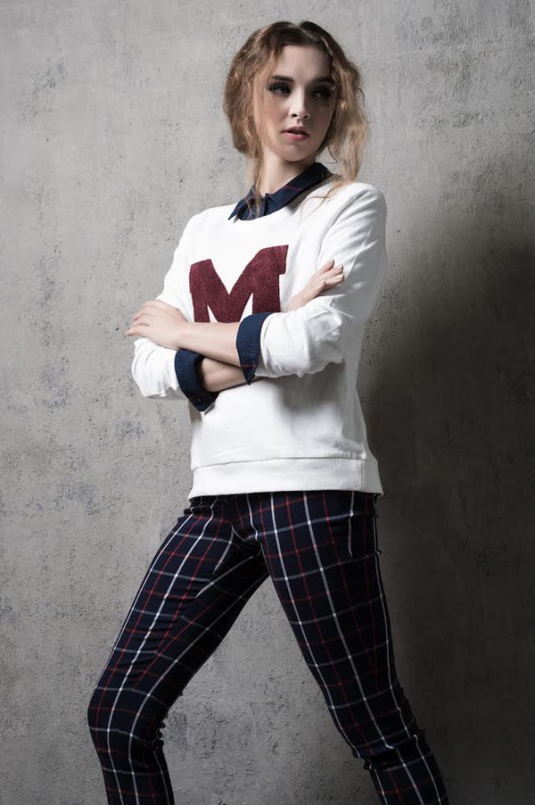 Th&ecirc;m gợi &yacute; cho street style ng&agrave;y gi&oacute; m&ugrave;a với sweater & sweatshirt  7