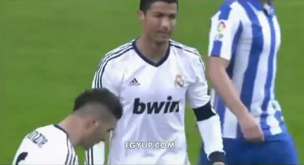 Casillas "ch&ecirc;" băng đội trưởng của Ronaldo 3