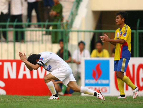 Nhìn lại sự nghiệp đầy thăng trầm của Công Vinh 10