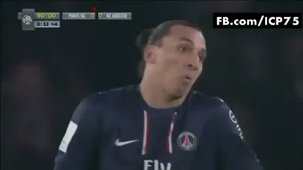 Ibrahimovic làm "mặt xấu" để trêu ngươi trọng tài 2