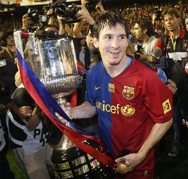 Nhìn lại 4 lần lên “ngôi vua” của Lionel Messi 3