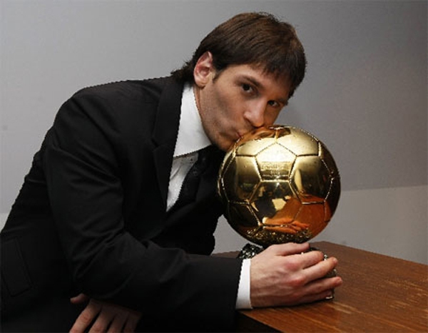 Nhìn lại 4 lần lên “ngôi vua” của Lionel Messi 4
