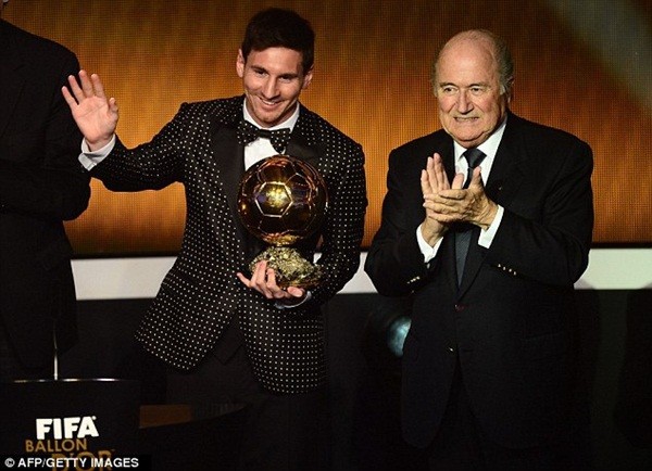 Nhìn lại 4 lần lên “ngôi vua” của Lionel Messi 15