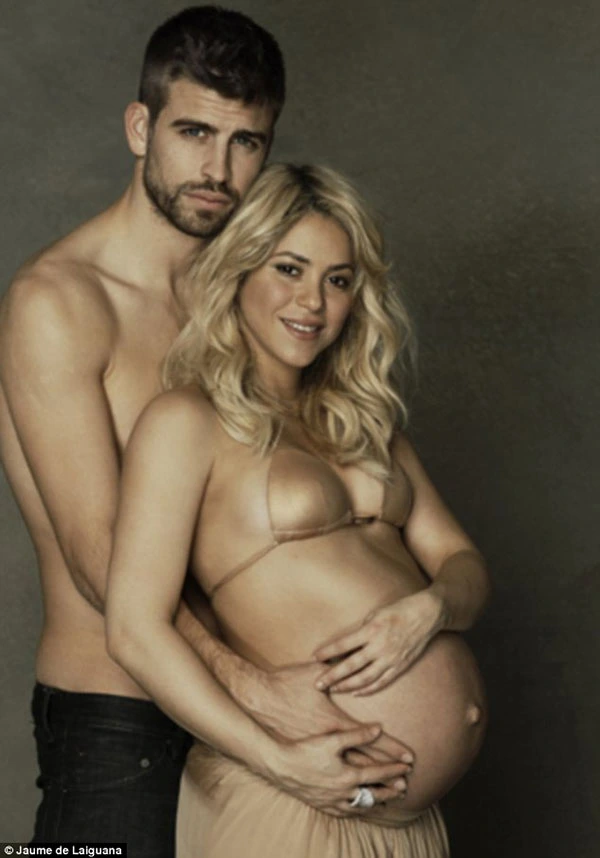 Pique – Shakira tung ảnh ”nóng” khoe em bé 2