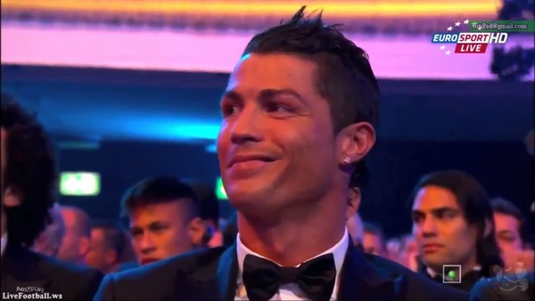 Messi cười vào mặt Ronaldo vì "né" bầu QBV 2012 2