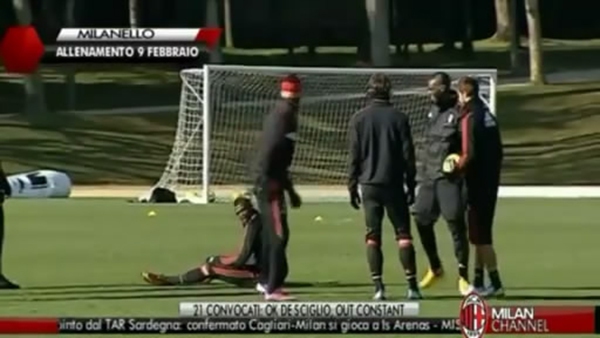 Balotelli tiếp tục “làm trò” ở Milan 4