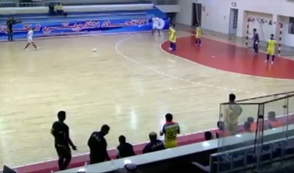 Kiểu phối hợp đá phạt bằng... đầu lan tới Futsal 1