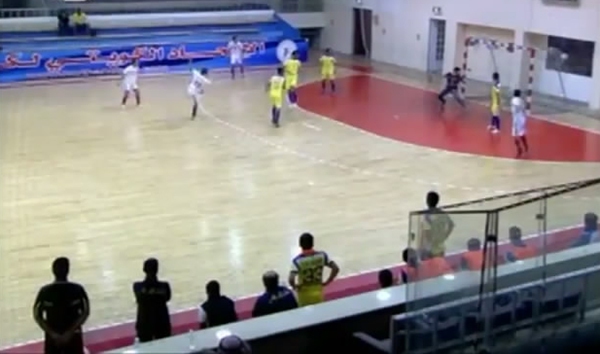 Kiểu phối hợp đá phạt bằng... đầu lan tới Futsal 4