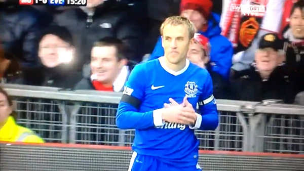 “Chuyên gia” Phil Neville... ném biên trượt 2