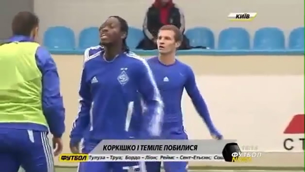 2 cầu thủ Dynamo Kiev tẩn nhau giữa sân tập 1