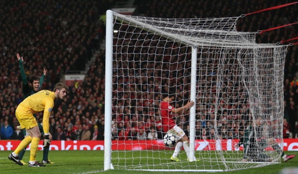 Man United 1-2 Real Madrid: Chiếc thẻ đỏ oan nghiệt 4