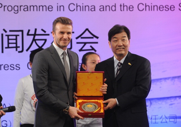 Becks "chạy sô" từ Đức tới Trung Quốc để... kiếm tiền 10