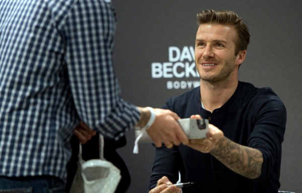 Becks "chạy sô" từ Đức tới Trung Quốc để... kiếm tiền 4