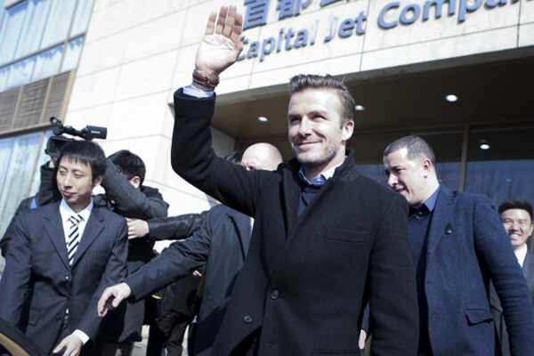 Becks "chạy s&ocirc;" từ Đức tới Trung Quốc để... kiếm tiền 5