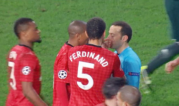 Ferdinand bị phát hiện đánh nguội Torres 5