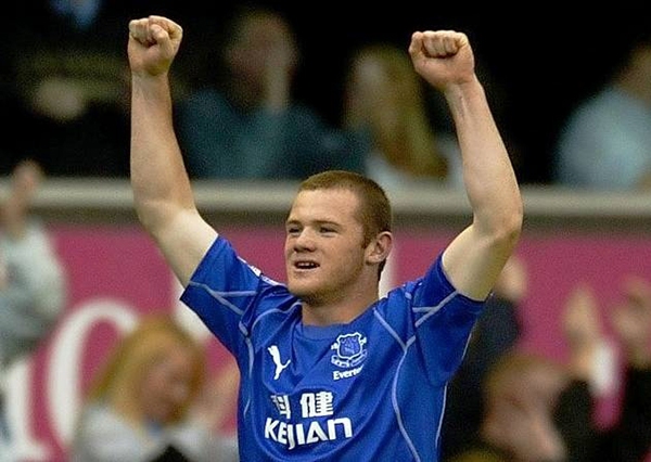Rooney ghi bàn “giống hệt” 10 năm trước 3