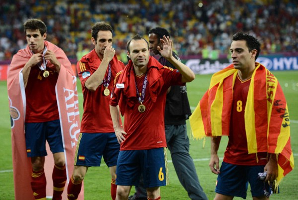 Xavi - Iniesta: Ai hay hơn ai? 2