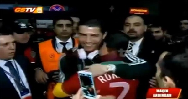 CR7 vui ra mặt khi gặp “em song sinh” của mình 4