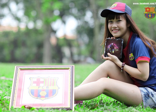Fan nữ Barca tại Việt Nam bất ngờ được l&ecirc;n b&aacute;o T&acirc;y Ban Nha 5