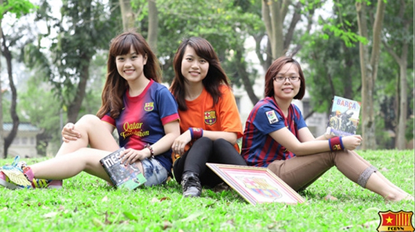 Fan nữ Barca tại Việt Nam bất ngờ được lên báo Tây Ban Nha 7