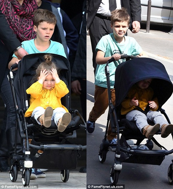 Cruz Beckham đẩy xe cho em gái Harper để mẹ đi shopping 3