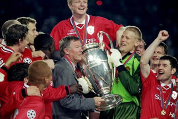 Huyền thoại của MU Peter Schmeichel sắp tới Việt Nam 5