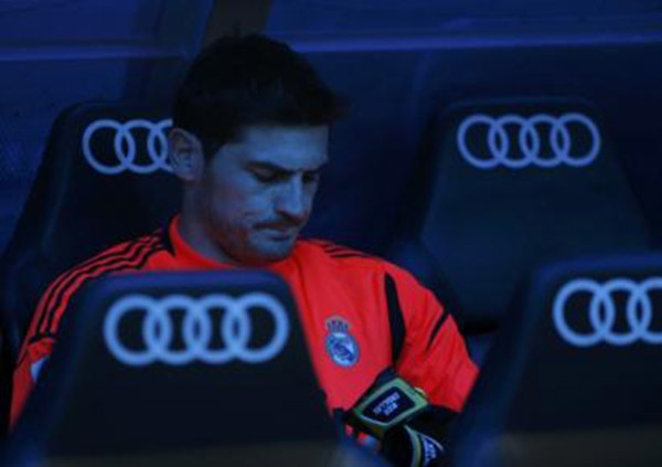 Lộ clip Mourinho và Casillas không thèm nhìn mặt nhau 2