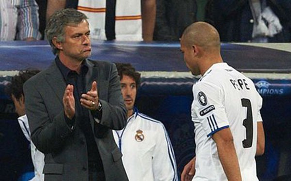 Lộ clip Mourinho và Casillas không thèm nhìn mặt nhau 5