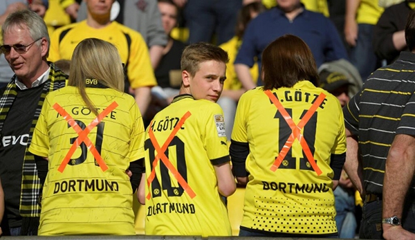 CĐV Dortmund “chửi rủa” Gotze ngay trong trận đấu với Bayern 3