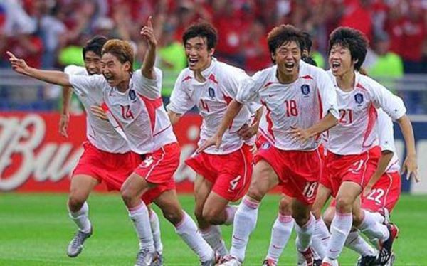 CĐV Việt Nam bức xúc trước clip “chơi bẩn” của tuyển Hàn Quốc tại WC 2002 1