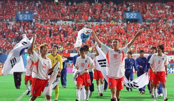 CĐV Việt Nam bức xúc trước clip “chơi bẩn” của tuyển Hàn Quốc tại WC 2002 2