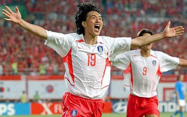 CĐV Việt Nam bức xúc trước clip “chơi bẩn” của tuyển Hàn Quốc tại WC 2002 10