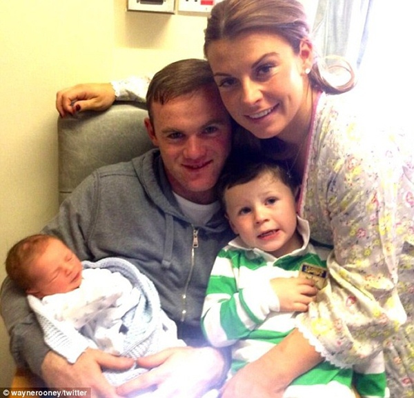 Rooney khoe ảnh "quý tử" thứ hai mới chào đời 1