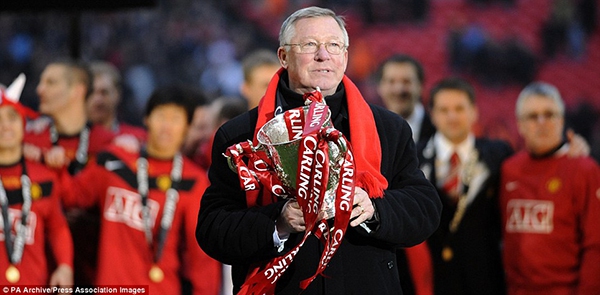 Điểm lại những khoảnh khắc nâng cúp trong sự nghiệp của Sir Alex Ferguson 21