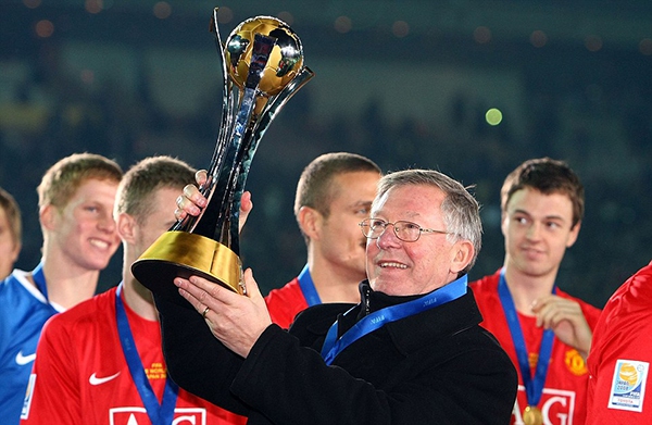 Điểm lại những khoảnh khắc nâng cúp trong sự nghiệp của Sir Alex Ferguson 26