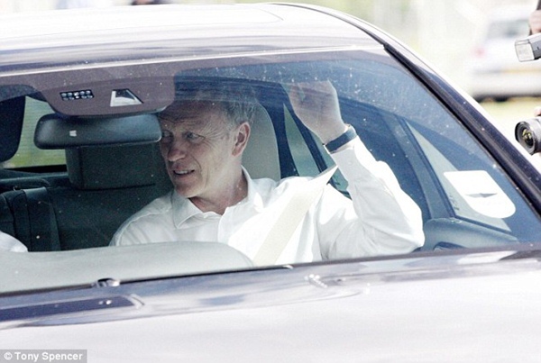 Sir Alex Ferguson tạm biệt các học trò, David Moyes trên đường tới MU 4