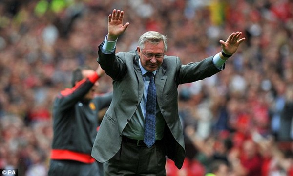 Sir Alex Ferguson tạm biệt các học trò, David Moyes trên đường tới MU 13