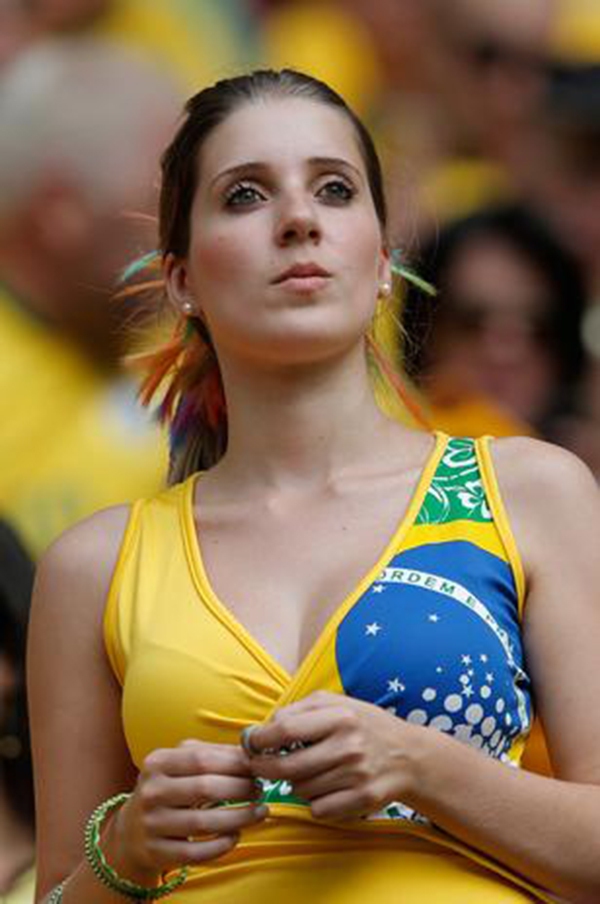 Ngắm nhìn những nữ CĐV xinh đẹp tại Confederations Cup 15