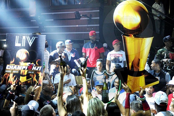 Cận cảnh buổi tiệc xa xỉ gi&aacute; 4 tỷ đồng của LeBron James 8