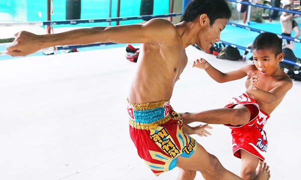 Tuổi thơ khắc nghiệt của những "tiểu võ sĩ"  Muay Thai 15