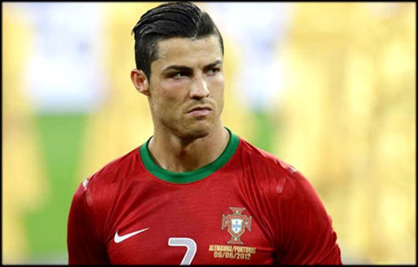 Nhìn lại “lịch sử” mái tóc điệu đà của Ronaldo 16
