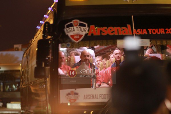 CĐV Việt Nam cuồng nhiệt chào đón Arsenal  2