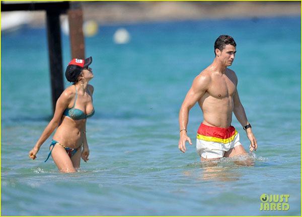 Ronaldo sẽ làm đám cưới với Irina vào tháng Tám 3