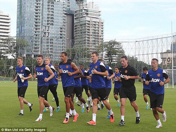 Rooney về nước sớm v&igrave; chấn thương 17
