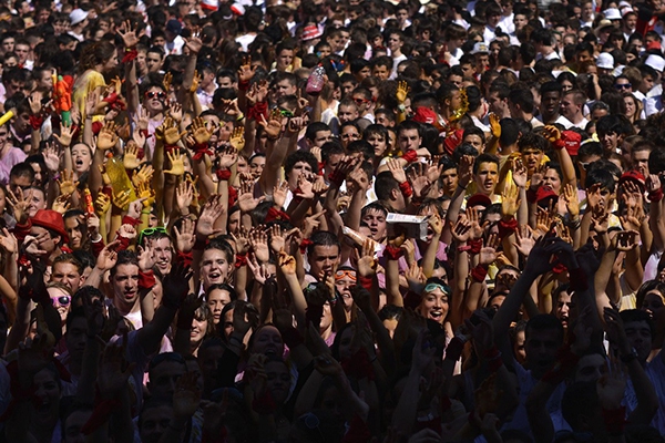 Ngắm những cô gái nóng bỏng tại Lễ hội “chạy bò” ở Tây Ban Nha 5