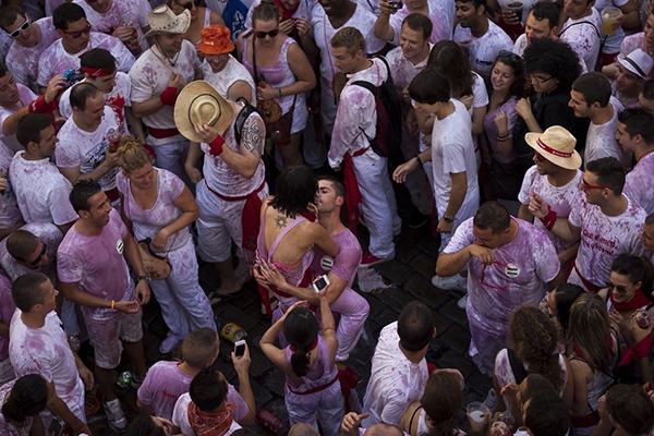 Ngắm những cô gái nóng bỏng tại Lễ hội “chạy bò” ở Tây Ban Nha 19